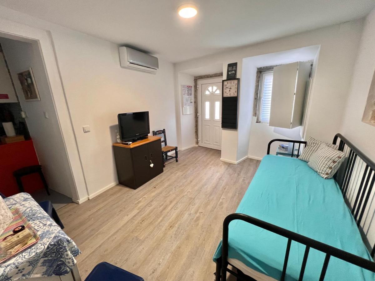 Apartamento 1 Quarto, Com Patio, Em Frente Praia Paço de Arcos Екстериор снимка